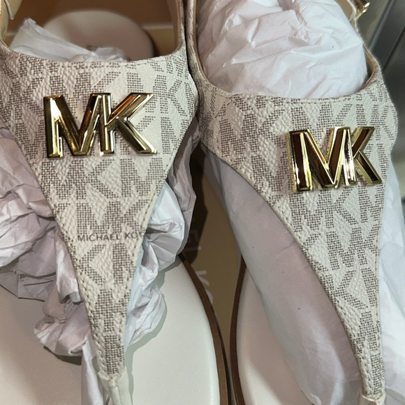 MICHAEL KORS JILLY FLAT SANDAL 7M - Picture 8 of 12